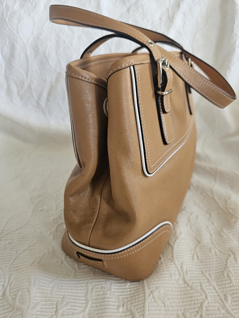 Vintage Coach Hamptons Small Carryall Satchel 9605 (Tan/White Trim) - Picture 9 of 16